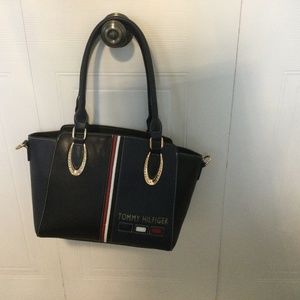 Tommy Hilfiger large bag with a cross body bag as well.